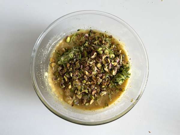 Ultra nemli antep fıstıklı, misket limonlu ve kabaklı kek - Hazırlık adım 6