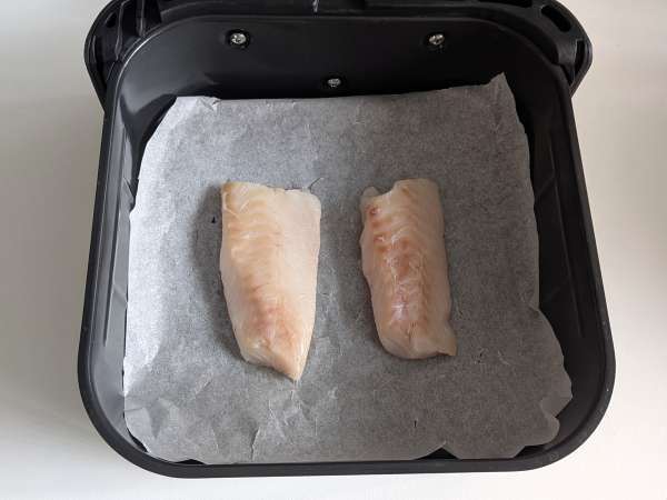 Kiraz domates, zeytin ve limon ile havada kızartılmış morina balığı: hafif ve hızlı tarif - Hazırlık adım 3