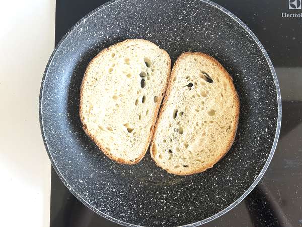 Kuşkonmaz, limon ve fesleğenli ricotta tartine - Hazırlık adım 4