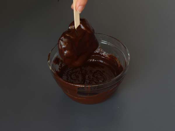 Skyr, ahududu ve çikolatalı dondurma. Güneşli günler için sağlıklı atıştırmalık! - Hazırlık adım 4