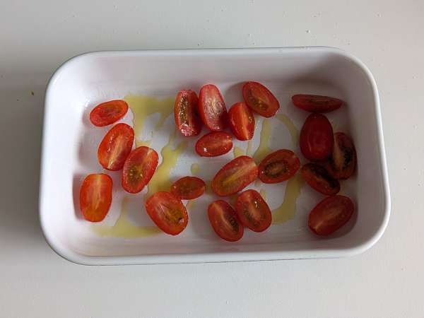 Mozzarella, çeri domates ve siyah zeytinli ekmek sepetleri - Hazırlık adım 1