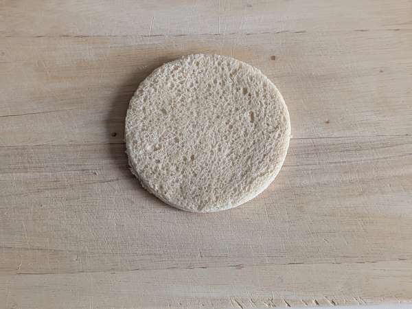 Mozzarella, çeri domates ve siyah zeytinli ekmek sepetleri - Hazırlık adım 3