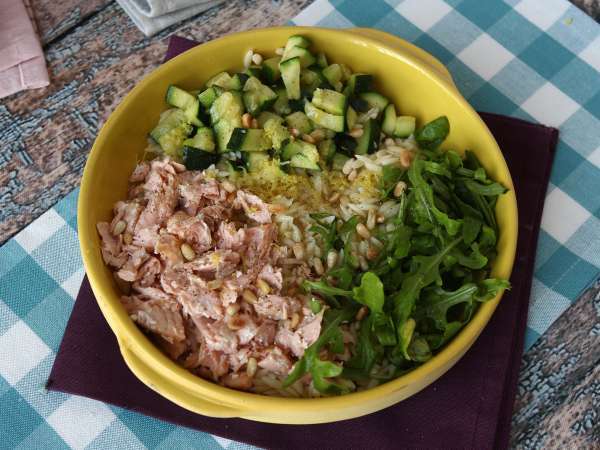 Somon ve kabaklı orzo makarna salatası - Hazırlık adım 8