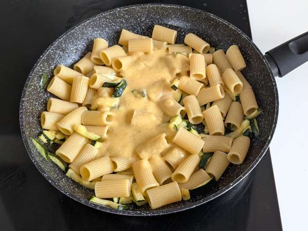 Kabak Carbonara: yapımı kolay vejetaryen tarif - Hazırlık adım 8