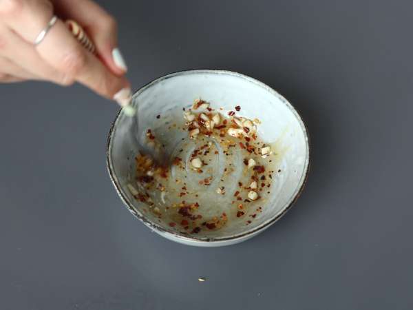 Fıstıklı baharatlı salatalık salatası - Hazırlık adım 6
