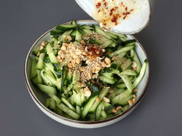 Fıstıklı baharatlı salatalık salatası - Hazırlık adım 7