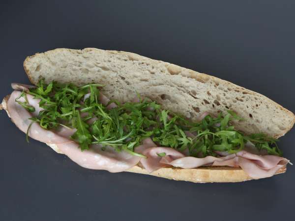 Mortadella ve burrata peynirli gurme İtalyan sandviçi - Hazırlık adım 3