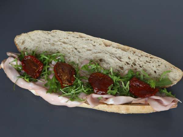 Mortadella ve burrata peynirli gurme İtalyan sandviçi - Hazırlık adım 4