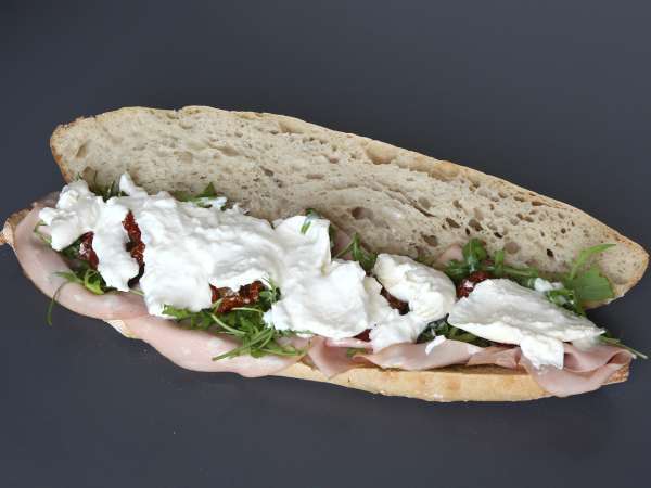 Mortadella ve burrata peynirli gurme İtalyan sandviçi - Hazırlık adım 5