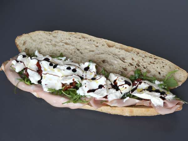 Mortadella ve burrata peynirli gurme İtalyan sandviçi - Hazırlık adım 6