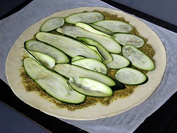 Pesto ve kabaklı tart: tıpkı yaz gibi kokan kolay bir tarif! - Hazırlık adım 4