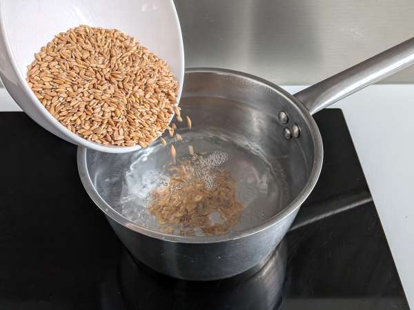 Kabak, patlıcan ve çeri domatesli kremalı kılçıksız buğday salatası - Hazırlık adım 1