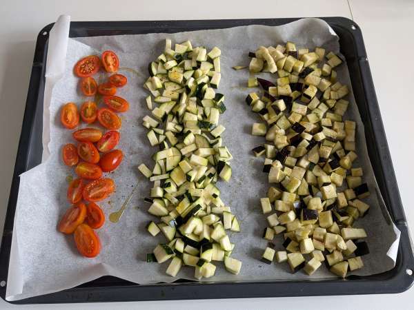 Kabak, patlıcan ve çeri domatesli kremalı kılçıksız buğday salatası - Hazırlık adım 2