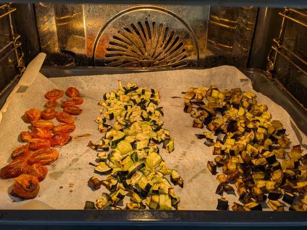 Kabak, patlıcan ve çeri domatesli kremalı kılçıksız buğday salatası - Hazırlık adım 3