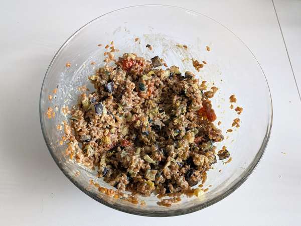 Kabak, patlıcan ve çeri domatesli kremalı kılçıksız buğday salatası - Hazırlık adım 7
