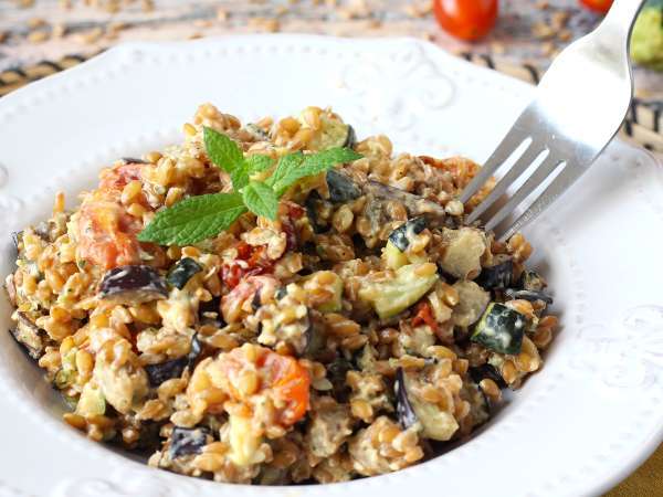 Kabak, patlıcan ve çeri domatesli kremalı kılçıksız buğday salatası - Hazırlık adım 8