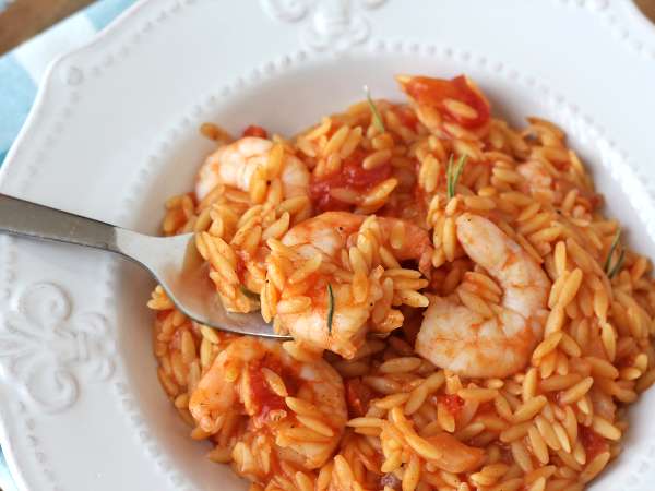 Domatesli ve Karidesli Orzo Makarna: Risotto Usulü - Hazırlık adım 8