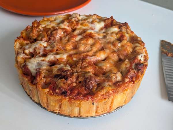 Sosis, beşamel sos ve mozzarella peynirli fırında rigatoni timballo - Hazırlık adım 14
