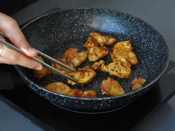 Tayland Usulü Kremalı Köri Soslu Tavuklu Udon - Hazırlık adım 2