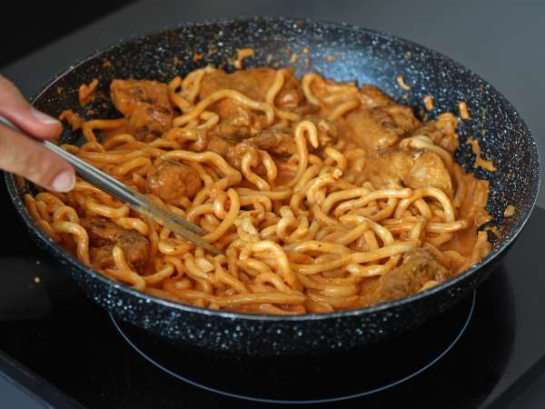 Tayland Usulü Kremalı Köri Soslu Tavuklu Udon - Hazırlık adım 5