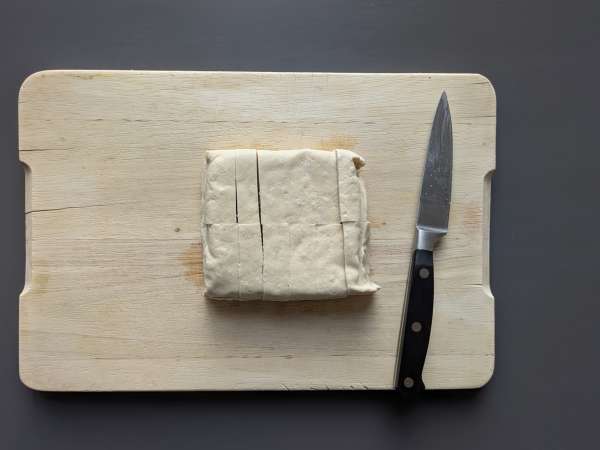 Hava fritözünde pişirilmiş çıtır tofu parçaları ve Tay usulü yeşil fasulye - Hazırlık adım 2