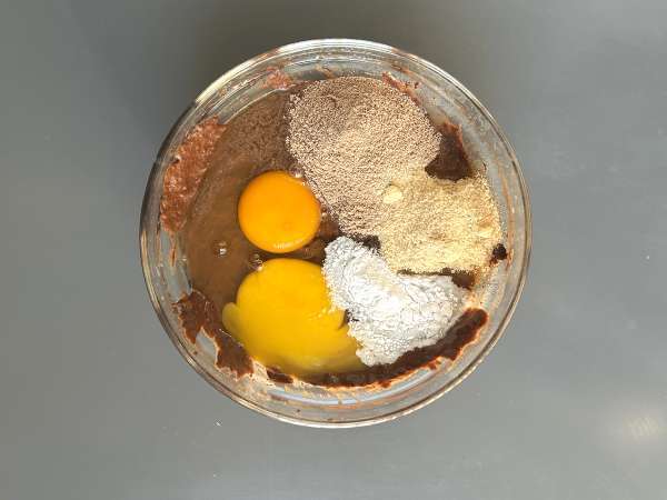 Çikolatalı ve kırmızı fasulyeli proteinli brownie - Hazırlık adım 4