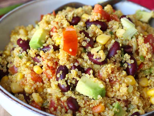 Kinoa, kırmızı fasulye ve mısırlı proteinli salata - Hazırlık adım 8