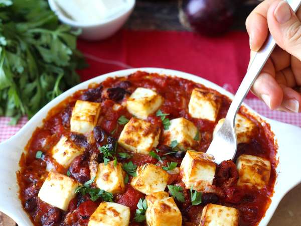 Domatesli ve kızarmış feta peynirli, yavaş pişirilmiş kırmızı fasulye - Hazırlık adım 4