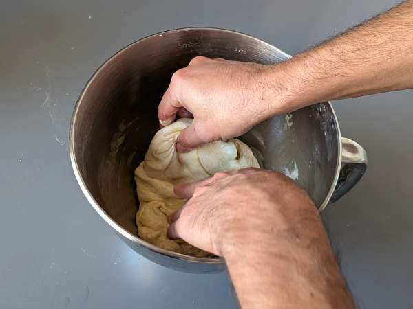 Soğanlı ve biberiyeli rustik focaccia - Hazırlık adım 6