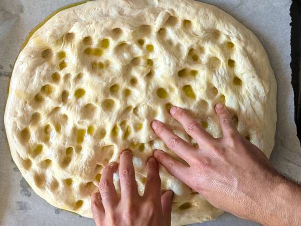 Soğanlı ve biberiyeli rustik focaccia - Hazırlık adım 9