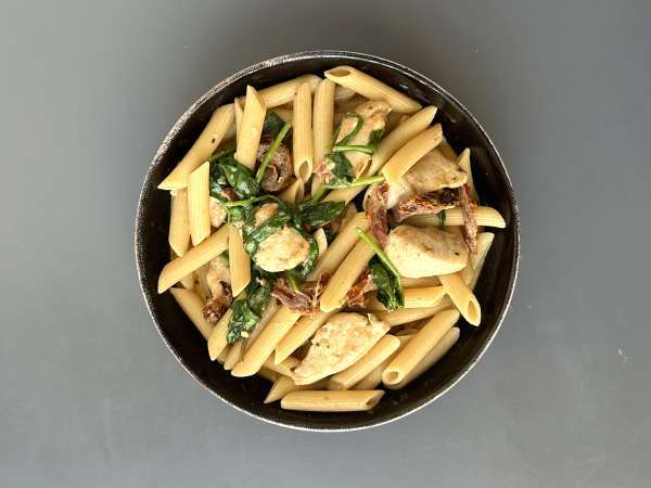 Marry Me Chicken Pasta: tavuk, kurutulmuş domates ve parmesan peynirli kremalı makarna - Hazırlık adım 12