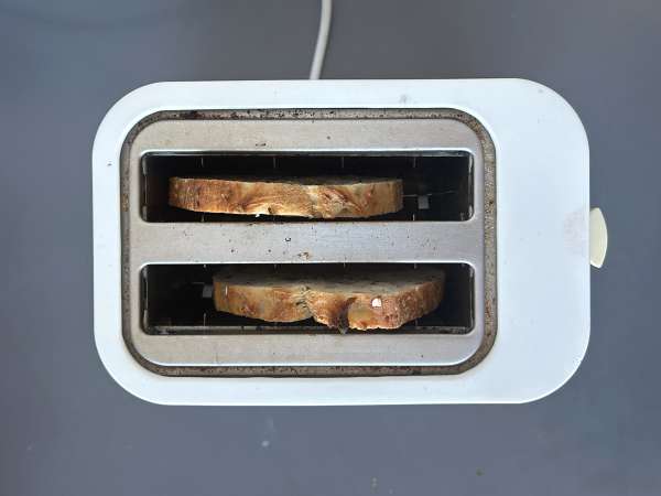 Baharatlı ballı avokado ve süzme peynirli tost - Hazırlık adım 1