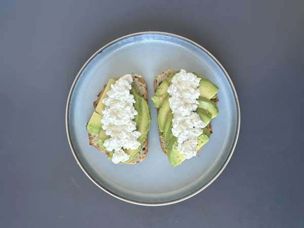 Baharatlı ballı avokado ve süzme peynirli tost - Hazırlık adım 3