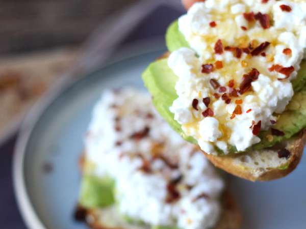 Baharatlı ballı avokado ve süzme peynirli tost - Hazırlık adım 4