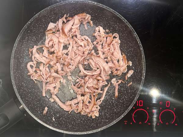 Mantarlı, Bacon’lı ve Lor Peynirli Hamursuz Kiş - Hazırlık adım 1