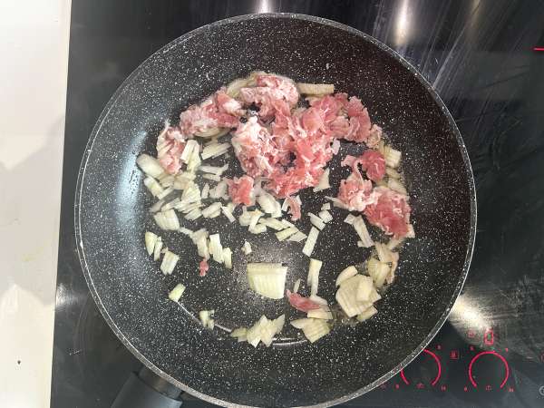 Hamursuz brokoli, pancetta ve süzme peynirli kiş - Hazırlık adım 1
