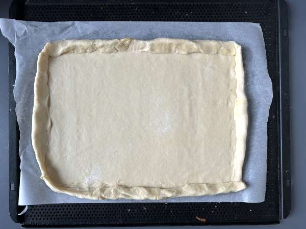 Zwiebelkuchen: Yumuşacık soğanlı ve baconlu Alman tartı - Hazırlık adım 8