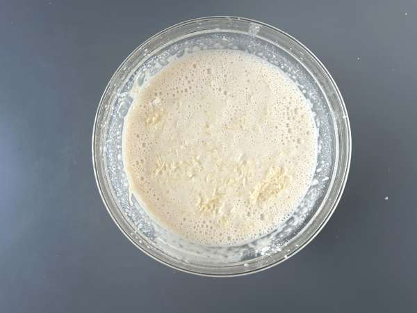 Hamursuz ton balıklı, havuçlu ve süzme peynirli kiş: kolay ve protein açısından zengin - Hazırlık adım 5