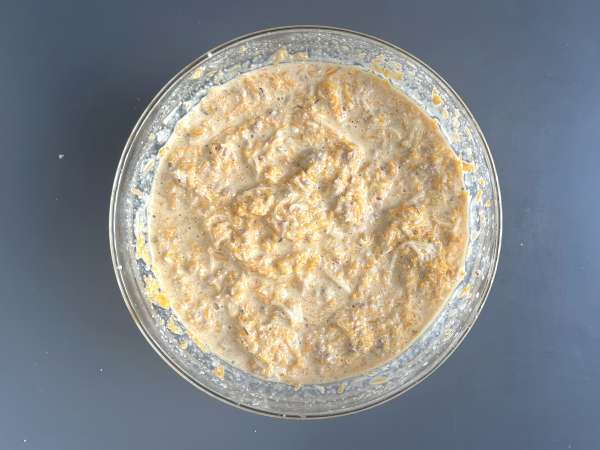 Hamursuz ton balıklı, havuçlu ve süzme peynirli kiş: kolay ve protein açısından zengin - Hazırlık adım 6