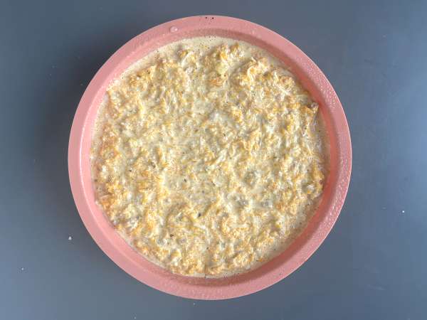 Hamursuz ton balıklı, havuçlu ve süzme peynirli kiş: kolay ve protein açısından zengin - Hazırlık adım 7