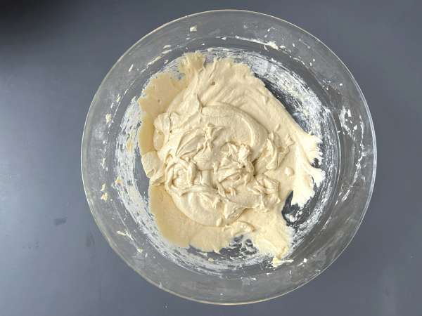 Yumuşacık elmalı kek ve çıtır streusel - Hazırlık adım 3
