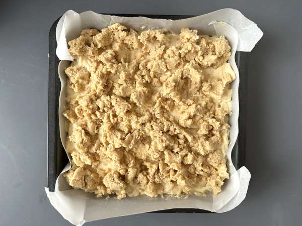 Yumuşacık elmalı kek ve çıtır streusel - Hazırlık adım 6