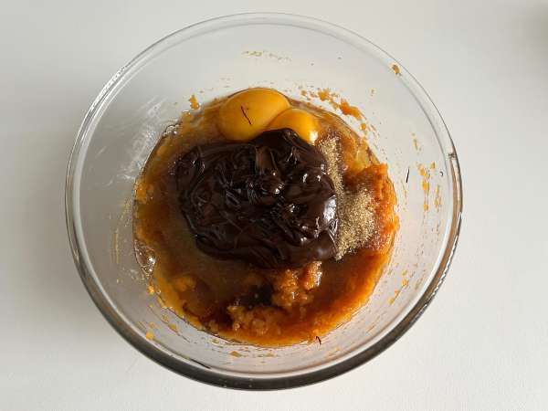 Tereyağı ve yağsız tatlı patatesli brownie - Hazırlık adım 3