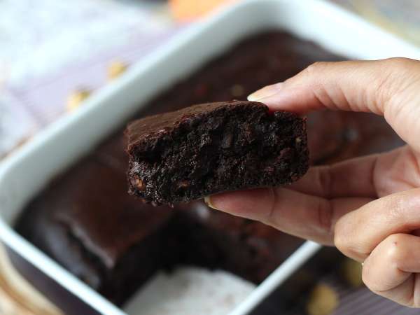 Tereyağı ve yağsız tatlı patatesli brownie - Hazırlık adım 7