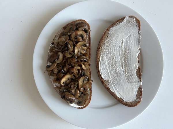 Mantarlı ve rendelenmiş peynirli tost - Hazırlık adım 7