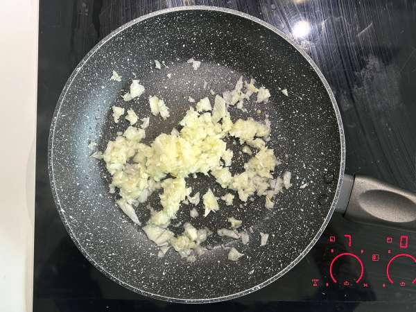 Mantar, pirinç ve miso ile doldurulmuş vejetaryen lahana dolması - Hazırlık adım 3
