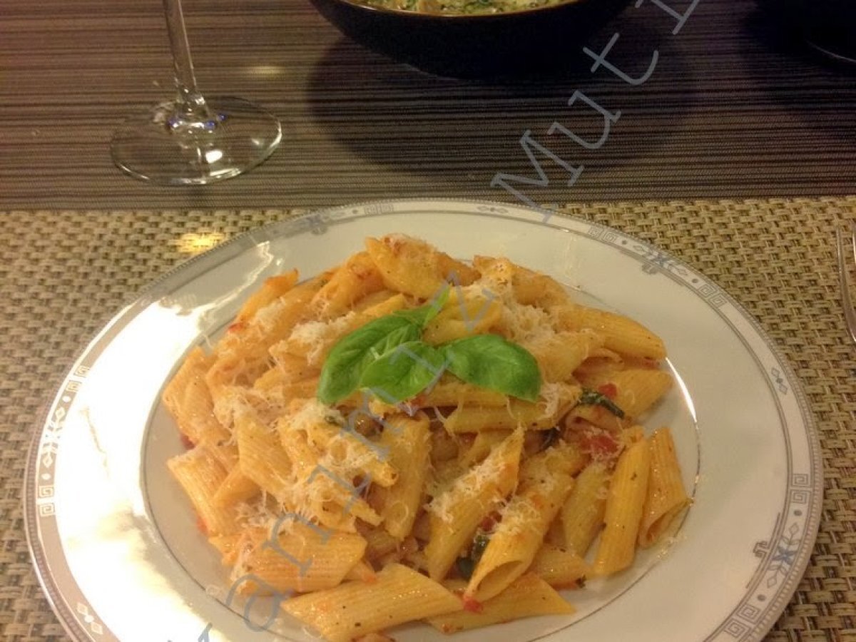 14 Şubat - Penne Arabiata ve Ispanaklı Mantarlı Dip Sos