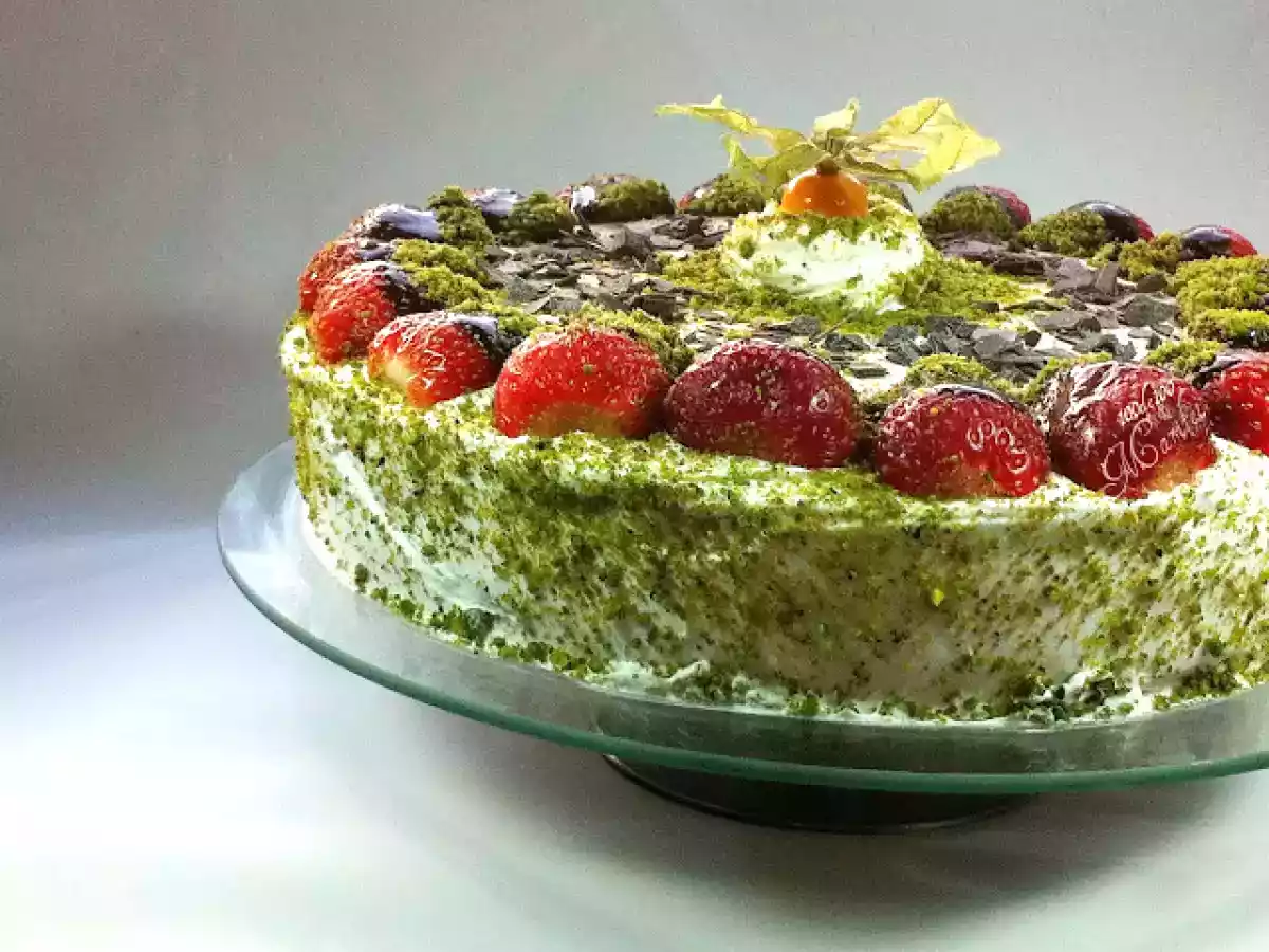 3 KATLI ÇİLEKLİ PASTA - fotoğraf 3