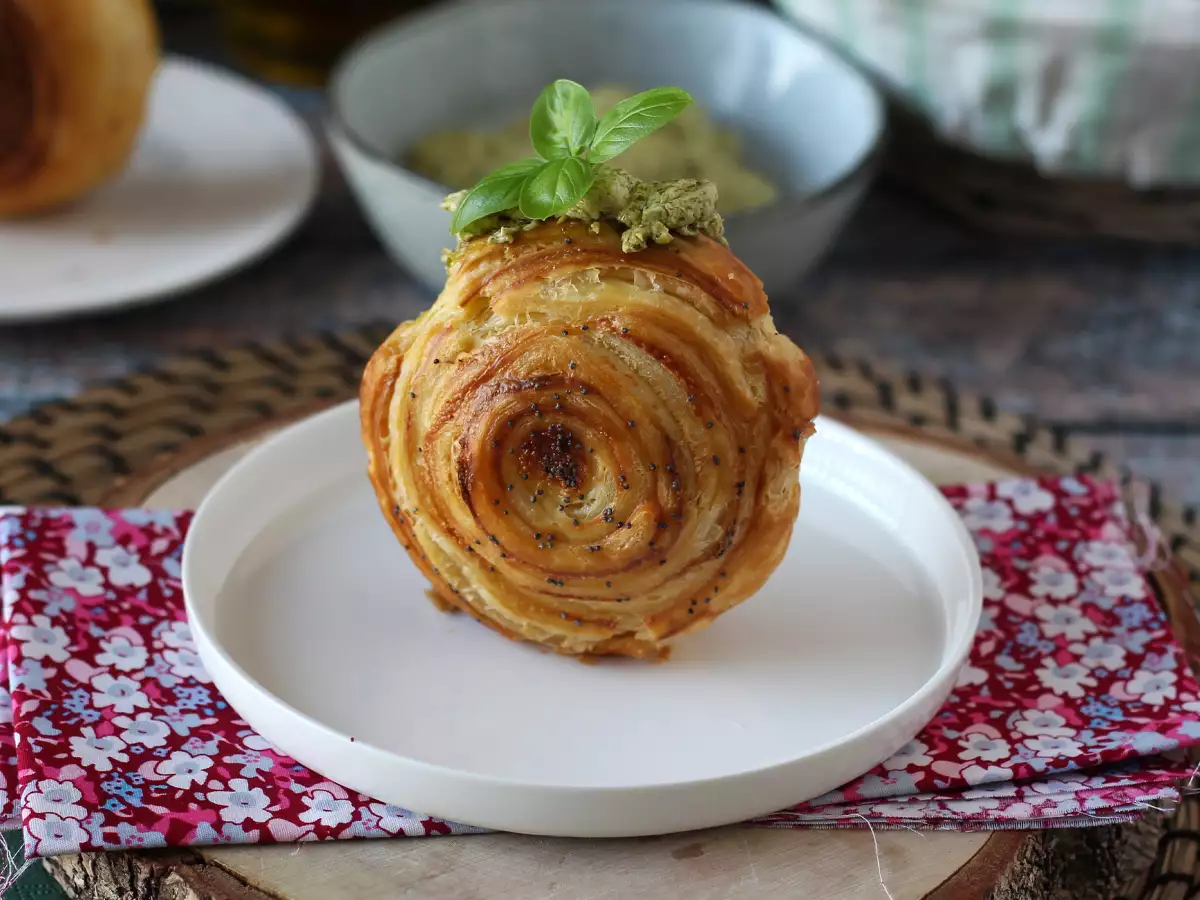 4 malzemeli kolay tuzlu New York roll: pesto ve taze peynirli