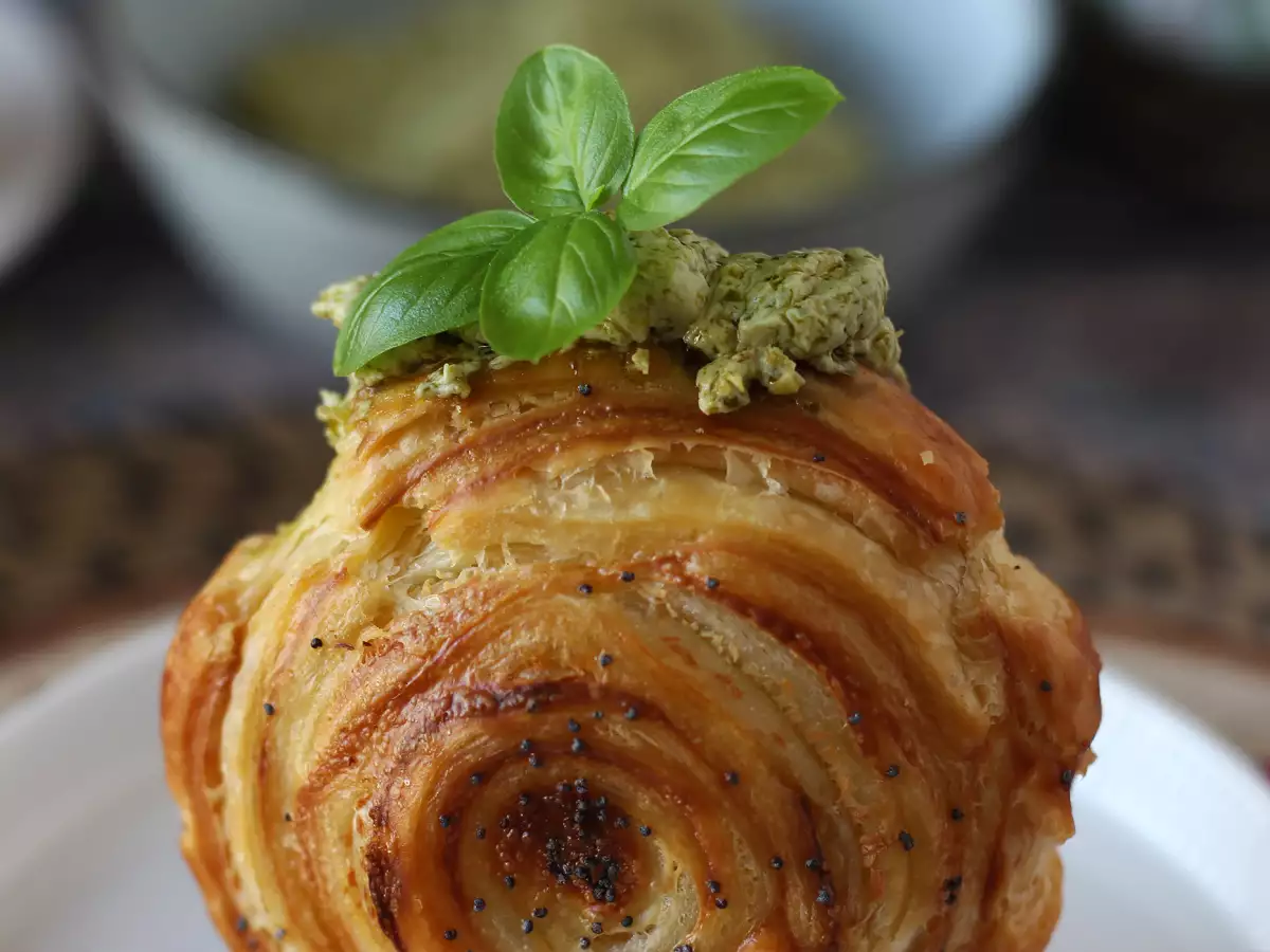 4 malzemeli kolay tuzlu New York roll: pesto ve taze peynirli - fotoğraf 4